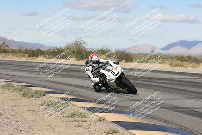 media/Nov-16-2025-Race Pace (Sun) [[8c5fa54630]]/Non Verified Riders (1st 20 Minutes)/3-Turn 3 Inside (11am)/